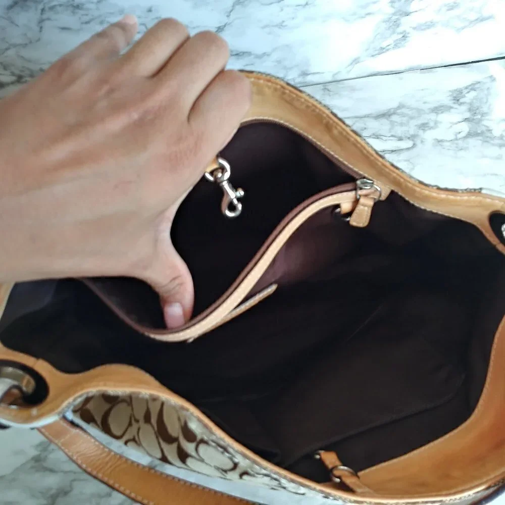 COACH tan/white shoulder bags - Picture 7 of 16